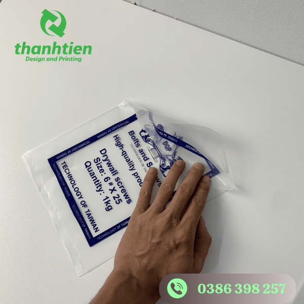 tui-nilon-trong-suot-nhe-de-gap-gon