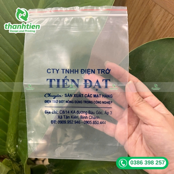 t&uacute;i zipper viền đỏ in ấn đẹp